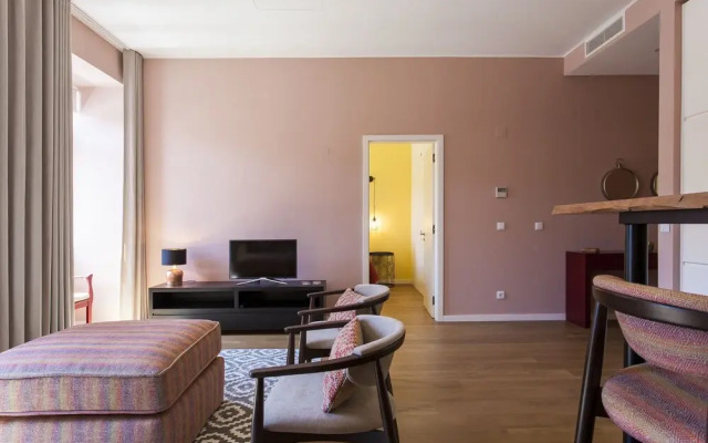 JOIVY Sublime 2BR Apt on Restauradores Sq., nearby Rossio Station