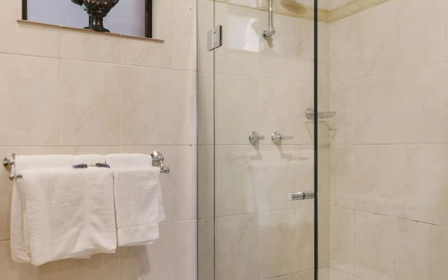 Stonewell Cottages & Vineyards