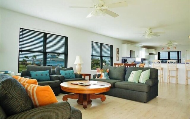 Spacious Retreat W/expansive Yard & Beach Access!
