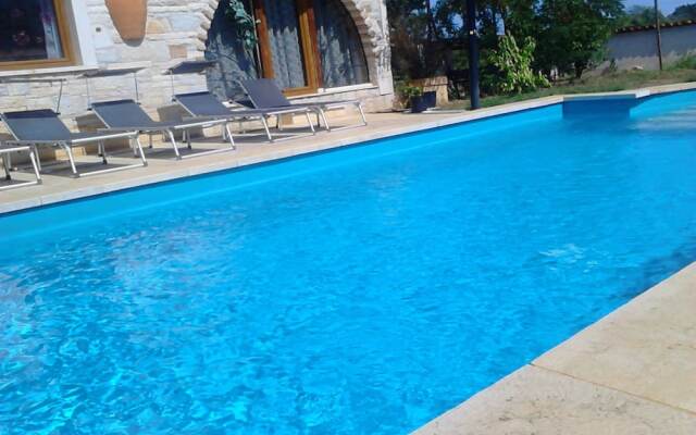 Family Rustic House With Private Pool