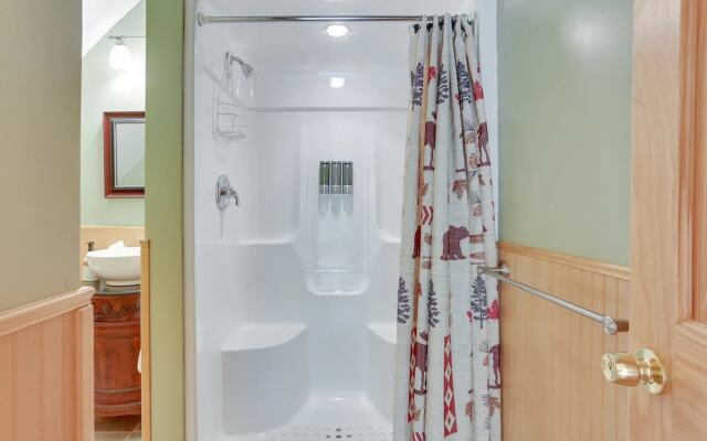 Pocono Dog-Friendly Home on River