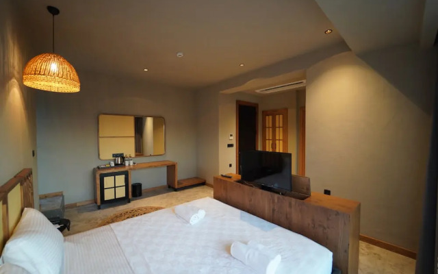 Icon Beach Suites Hotel