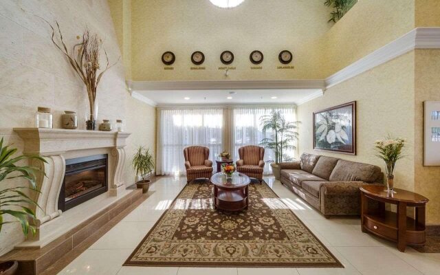 Monte Carlo Inn Barrie Suites