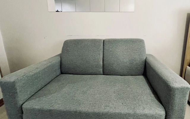A Simple Yet Cozy Studio