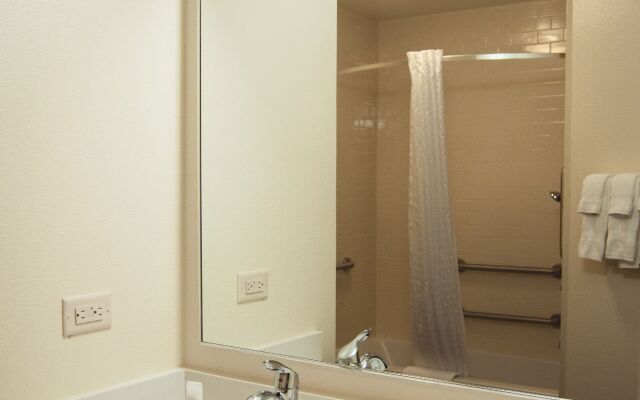 Candlewood Suites Fort Collins by IHG