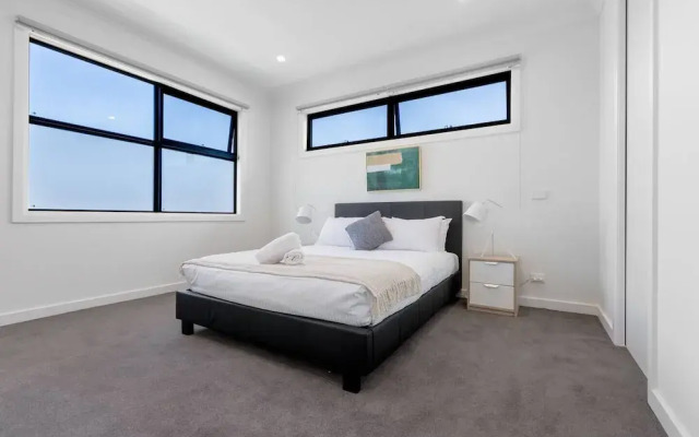 WoW Factor!luxe 4BR Townhouse@glen Waverley