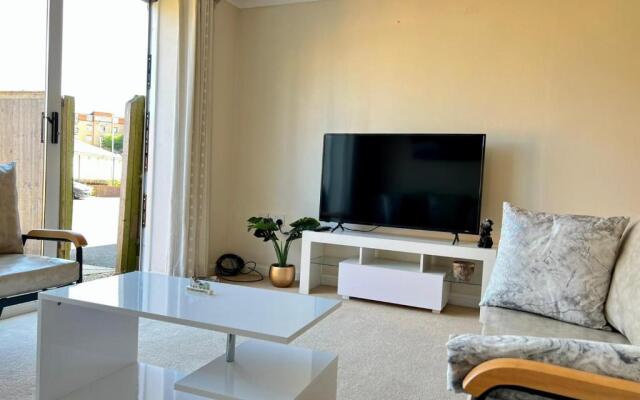 The Sunny House by Incredible Stay