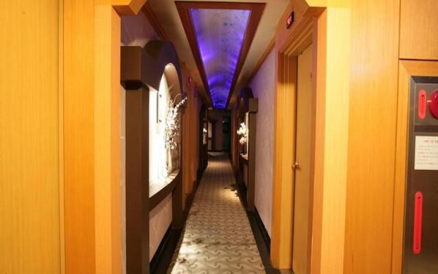 Valentine Hotel