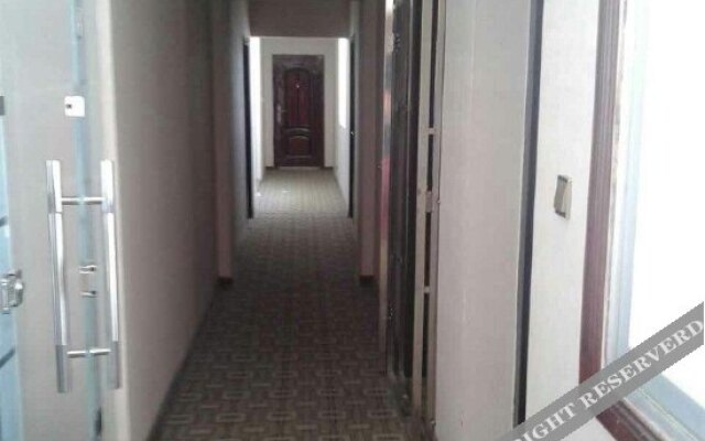 Ziyouren Holiday Hotel (Zhashui Passenger Terminal Branch)