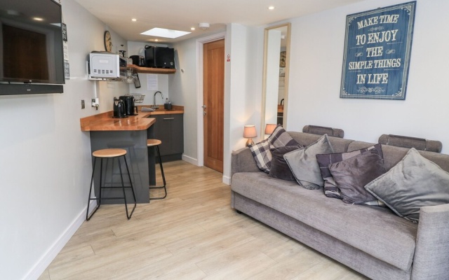 The Chill Garden Room