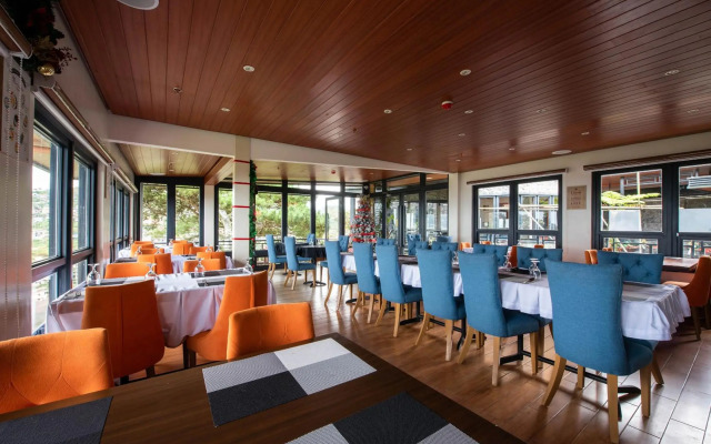 OYO 492 Sunset View Ridge Residences