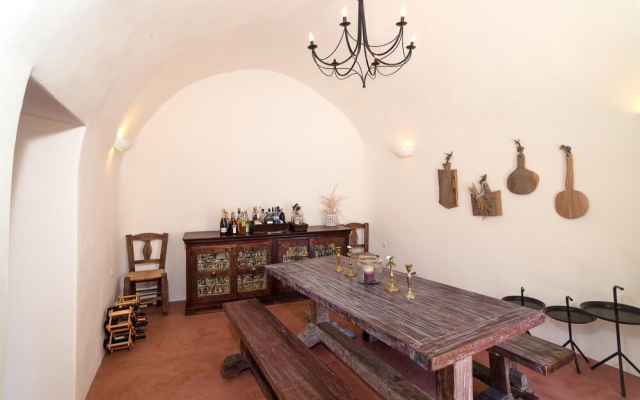 Canava House in Santorini