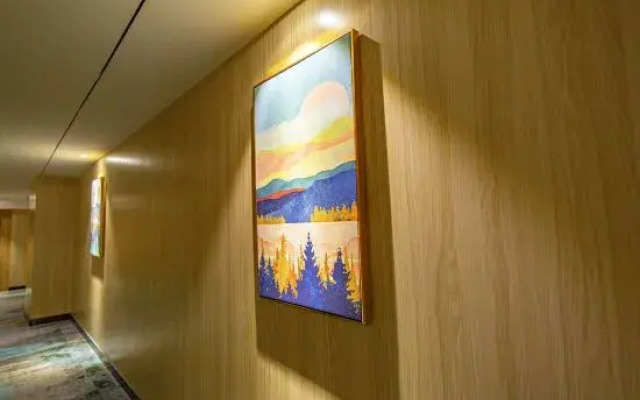 H Hotels (Xingyi Jichang Avenue)