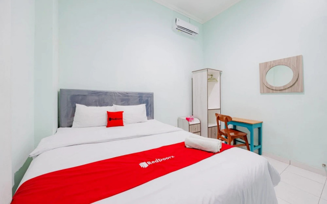 RedDoorz Syariah near Kedungmundu Semarang – Guest Rooms – Semarang