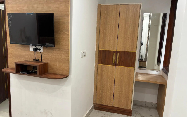 Hotel Chopra International