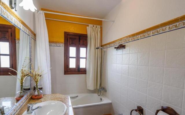 Casa La Vina del Arenal Pizarra by Ruralidays