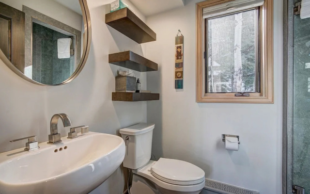 3br Slopeside Beaver Creek  Ski-in, Sleeps 10 3 Bedroom Townhouse by RedAwning