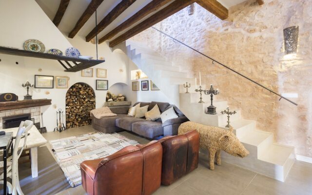 Residence by G Sa Caiassa