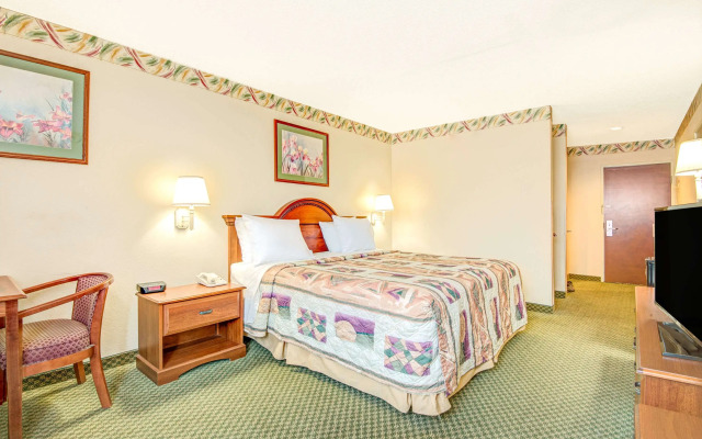 Super 8 By Wyndham Strongsville/Cleveland