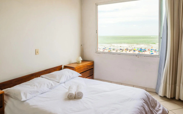 Apto pé na areia com linda vista frente mar CEL403