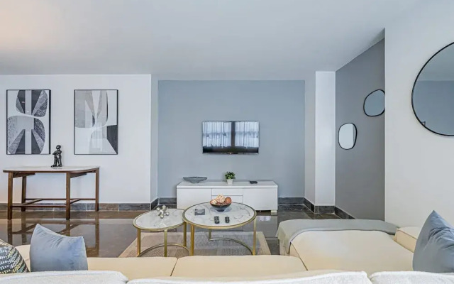 w Majestic 2BR w Perfect Balcony in YOO