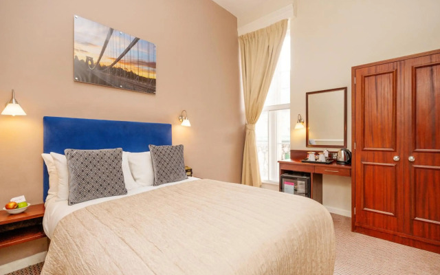 Clifton Hotel