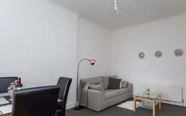 One Bedroom Apartment by Klass Living Serviced Accommodation Coatbridge - Albion Apartment with Wifi and Parking