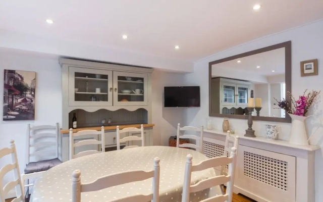 Fulham 4-bed House & Garden Near Tube