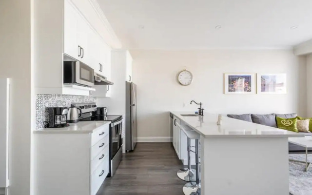Iconic Rideau 1Bd Unit Balcony Free Parking 1