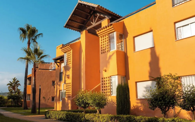 Beautiful 2-bed Apartment in Casares Costa