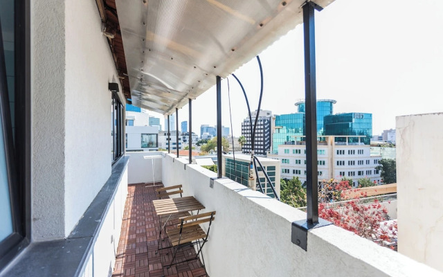 Rothschild Boulevard Prime location 1Bd