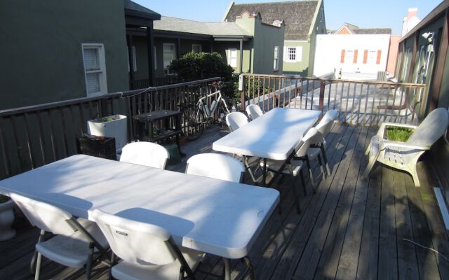 Pirate Haus Inn - Hostel