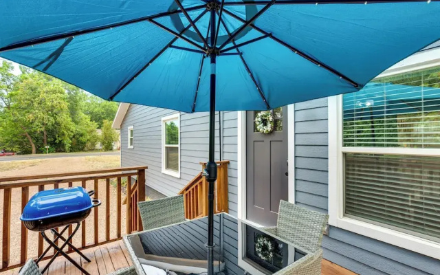 Lindale Vacation Rental w/ Deck & Grill!