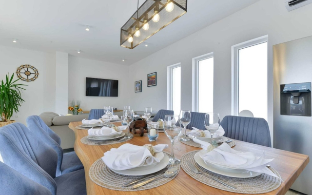 Vila Regina with pool