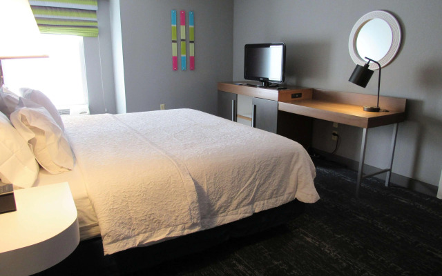 Hampton Inn & Suites Newtown