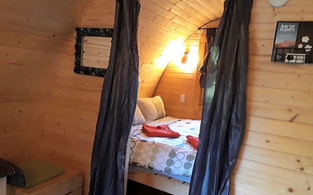 Quirky Woods - Glamping Cabins at Maketu