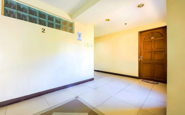 OYO 794 Regatta Residences
