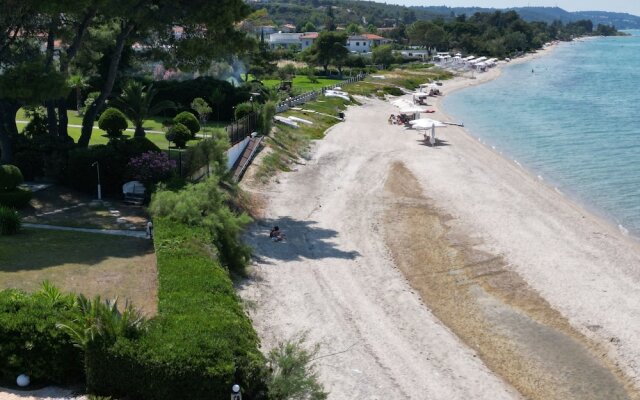 Villa Mare Azul - Luxury Beachfront Retreat in Hanioti, Halkidiki, Greece