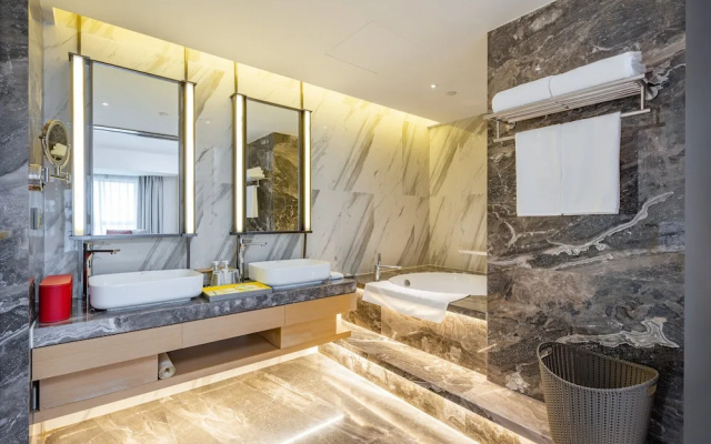 Holiday Inn Shanghai Huaxia