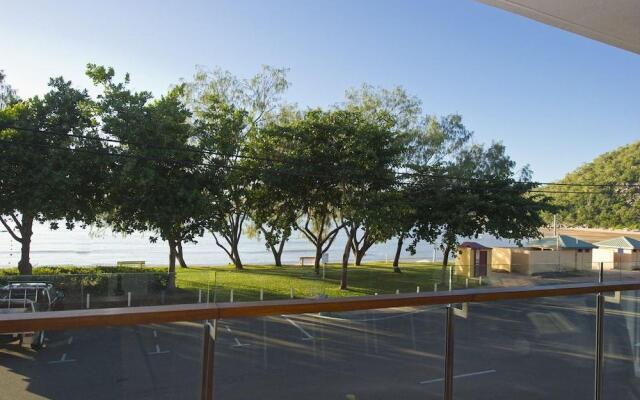 Maggies Beachfront Apt. 10