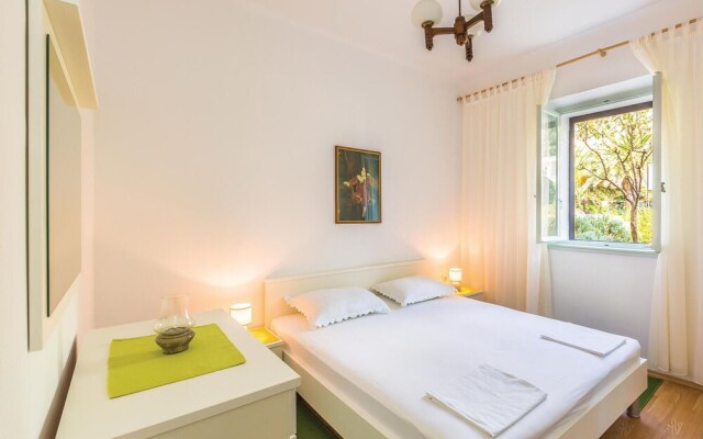 Nice Home in Makarska With Wifi and 2 Bedrooms