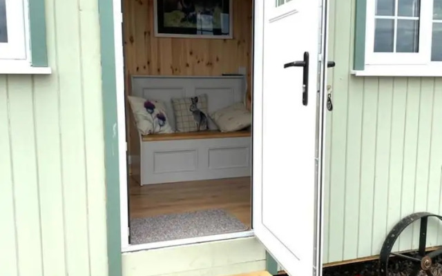 Remarkable Shepherds Hut in a Beautiful Location
