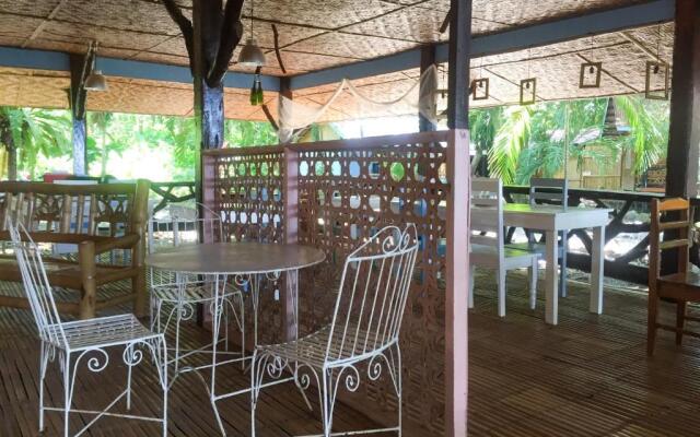 beach house resort and dive center