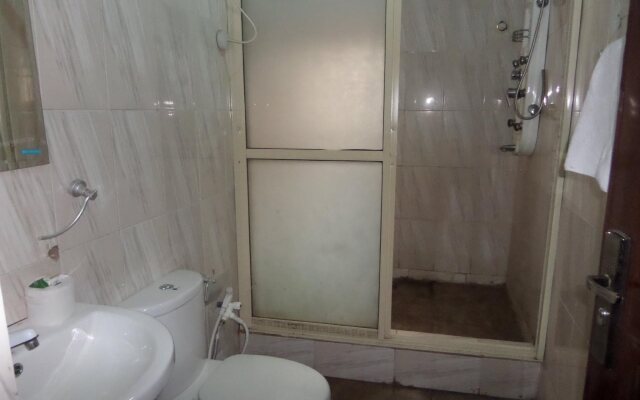 Maxton Suites