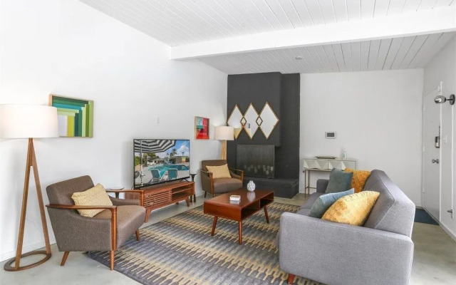 Bright & Harmonious Oasis