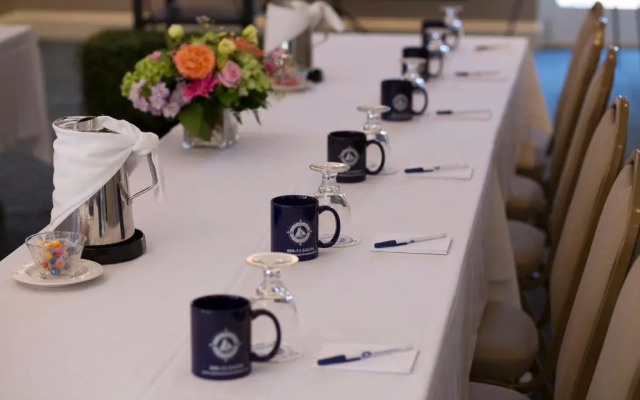 Salem Waterfront Hotel & Suites