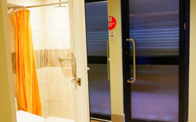 OYO 492 Sunset View Ridge Residences