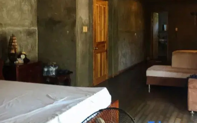 RedDoorz Hostel @ Madrias Pension House Isabela