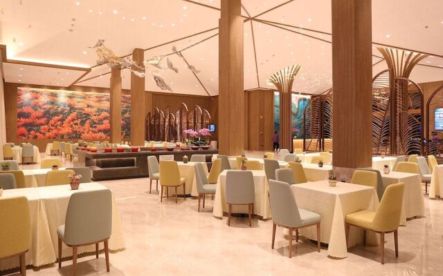 Emerald Bay Hotel Fuxian Lake