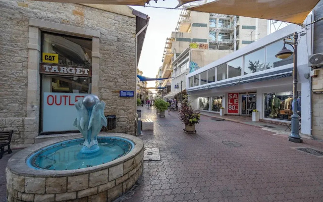 75 Prokymea- Steps From the Sea, Downtown, Balcony